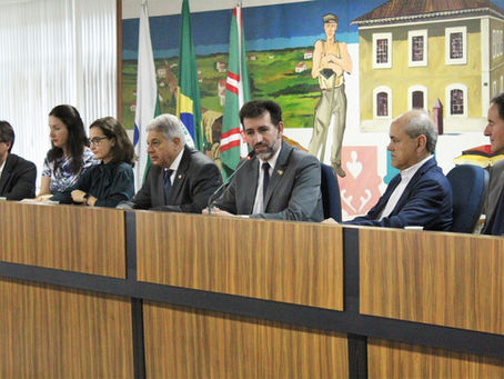 Audiência debate proposta da ANEEL que pode aumentar taxação na distribuição de energia solar em 62%