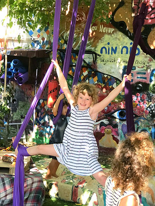 אמילי בטיסו_edited.jpg