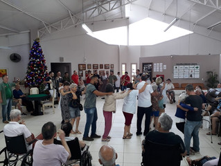Tarde de música, dança e diversão
