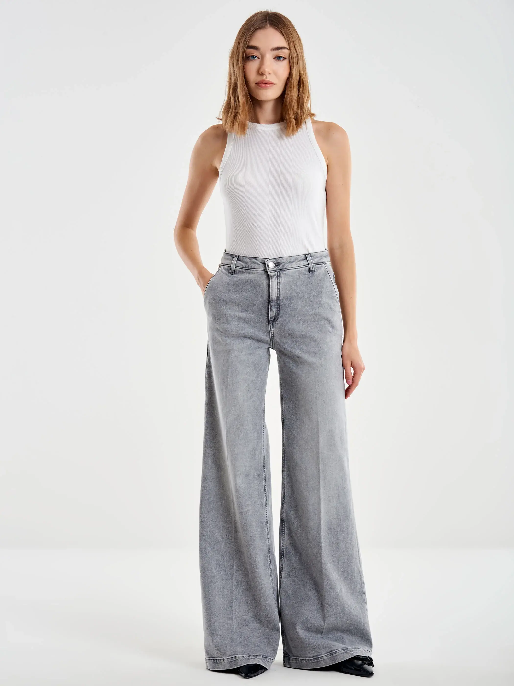 VICOLO ELENA WIDE-LEG GREY JEANS