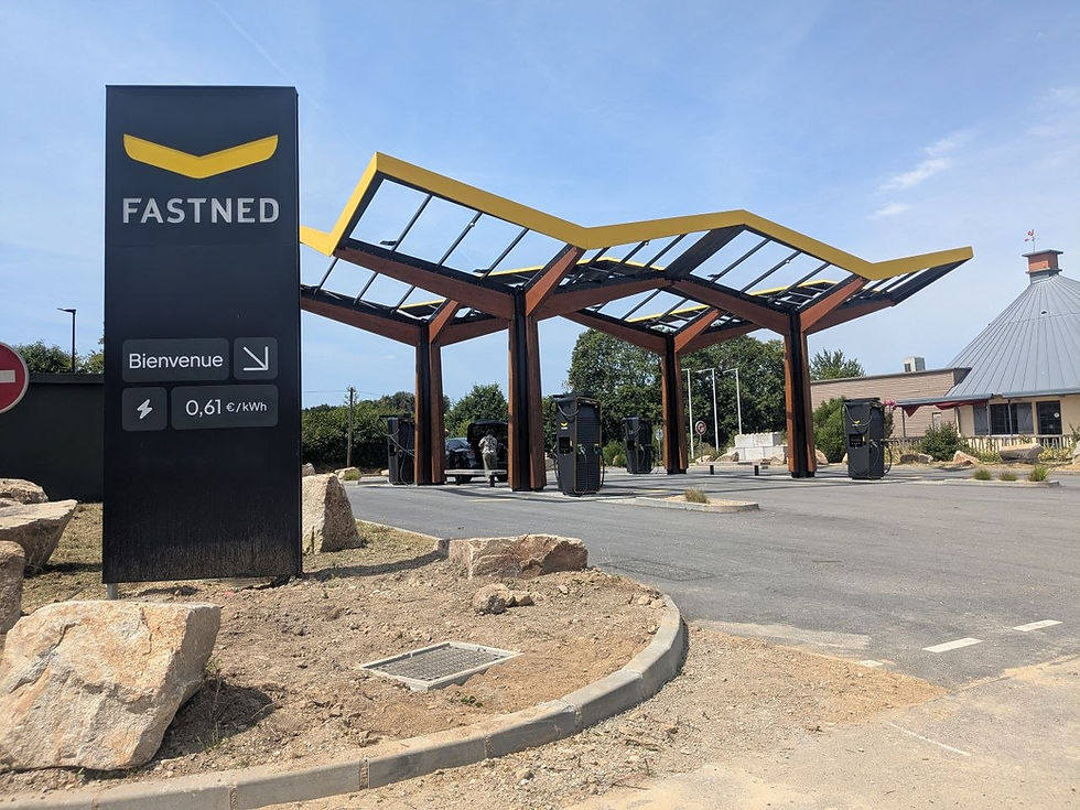 Entretien des espaces verts de la station Fastned à Quimper
