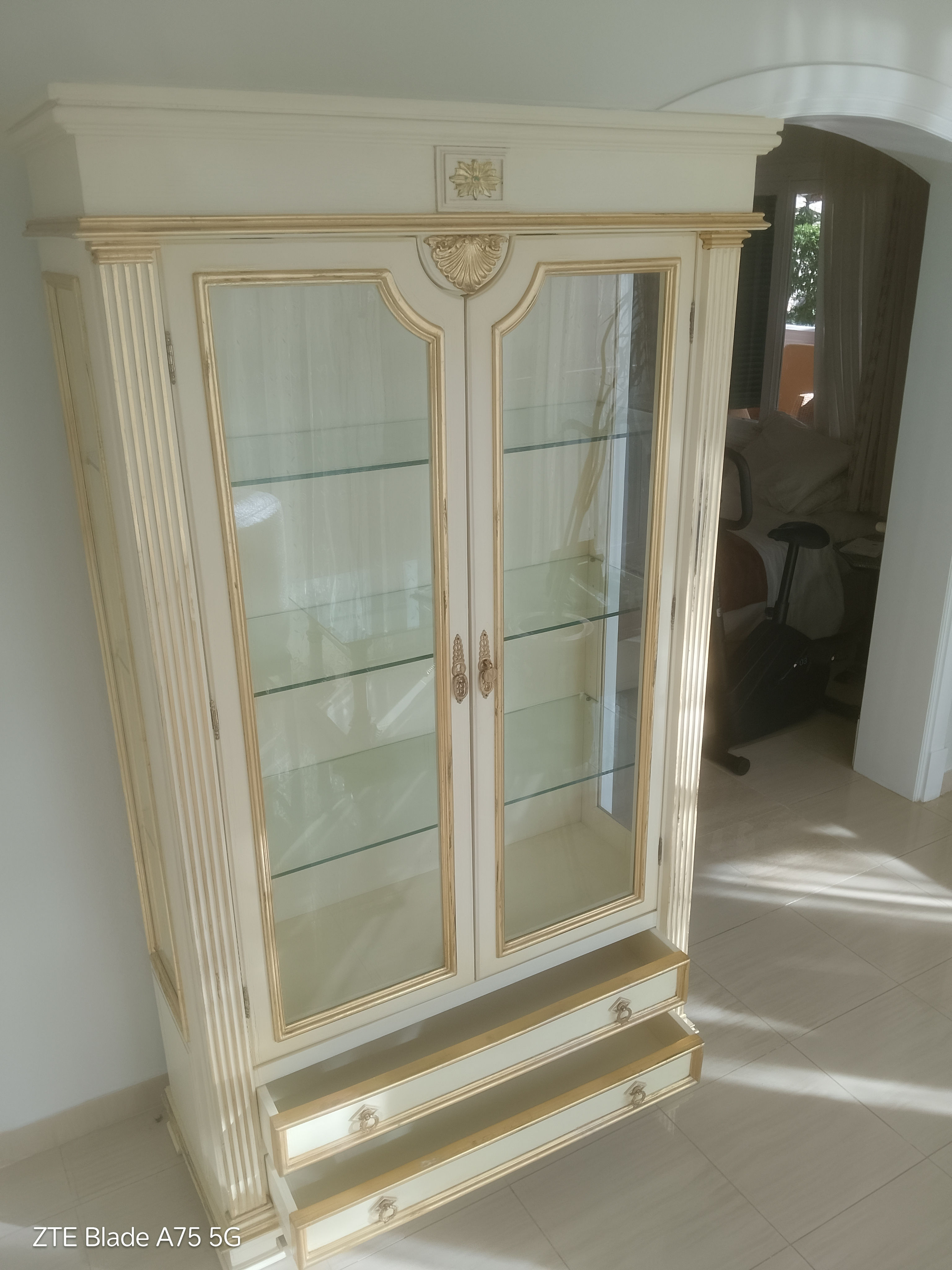 Vitrine vergoldet hochwertig 
