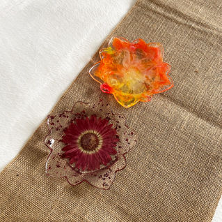 Round transparent resin dish with colourful marble pattern