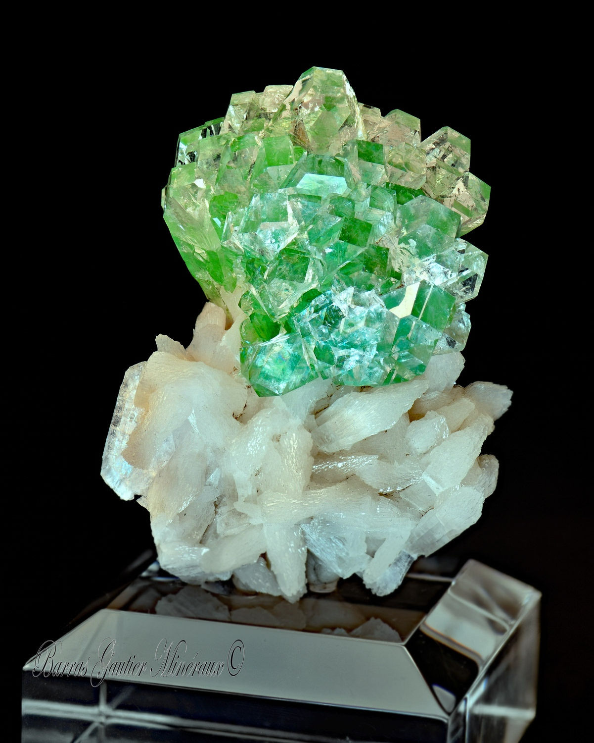 Apophyllite on Stilbite