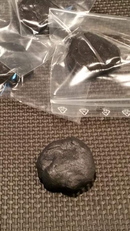 Thumbnail: Colored putty for basing