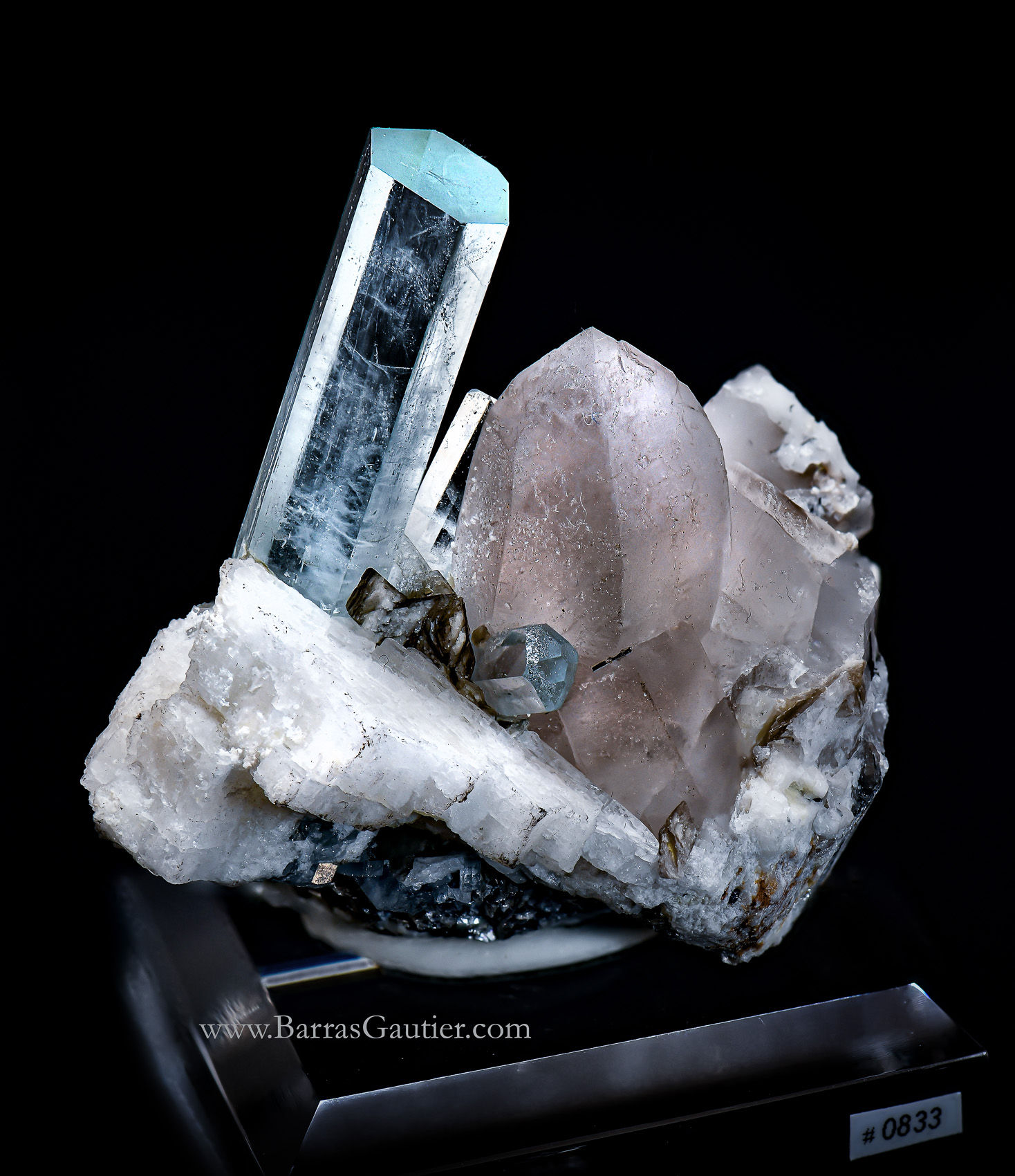 Béryl Var. Aigue Marine , Quartz , Orthose