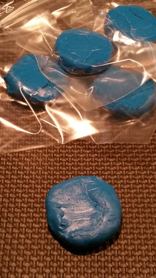 Thumbnail: Colored putty for basing