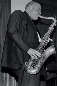 Marco Giordano al sax 1.jpeg