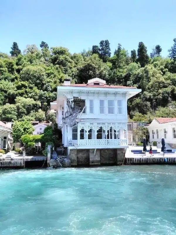 Pertev Bey Yalısı