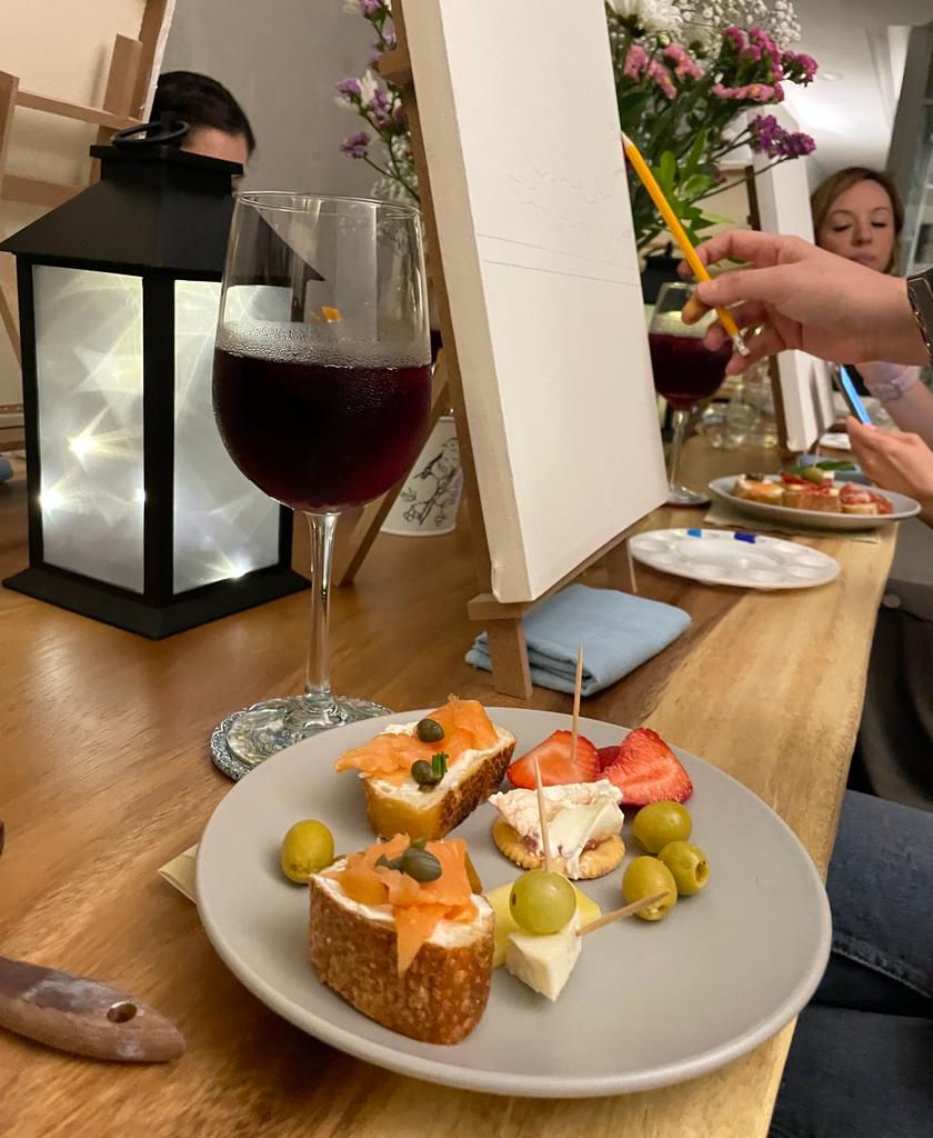 Vino y Trazos