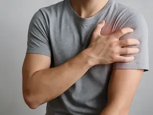 Douleur à l’épaule qui descend dans le bras gauche : faut-il s’inquiéter ?
