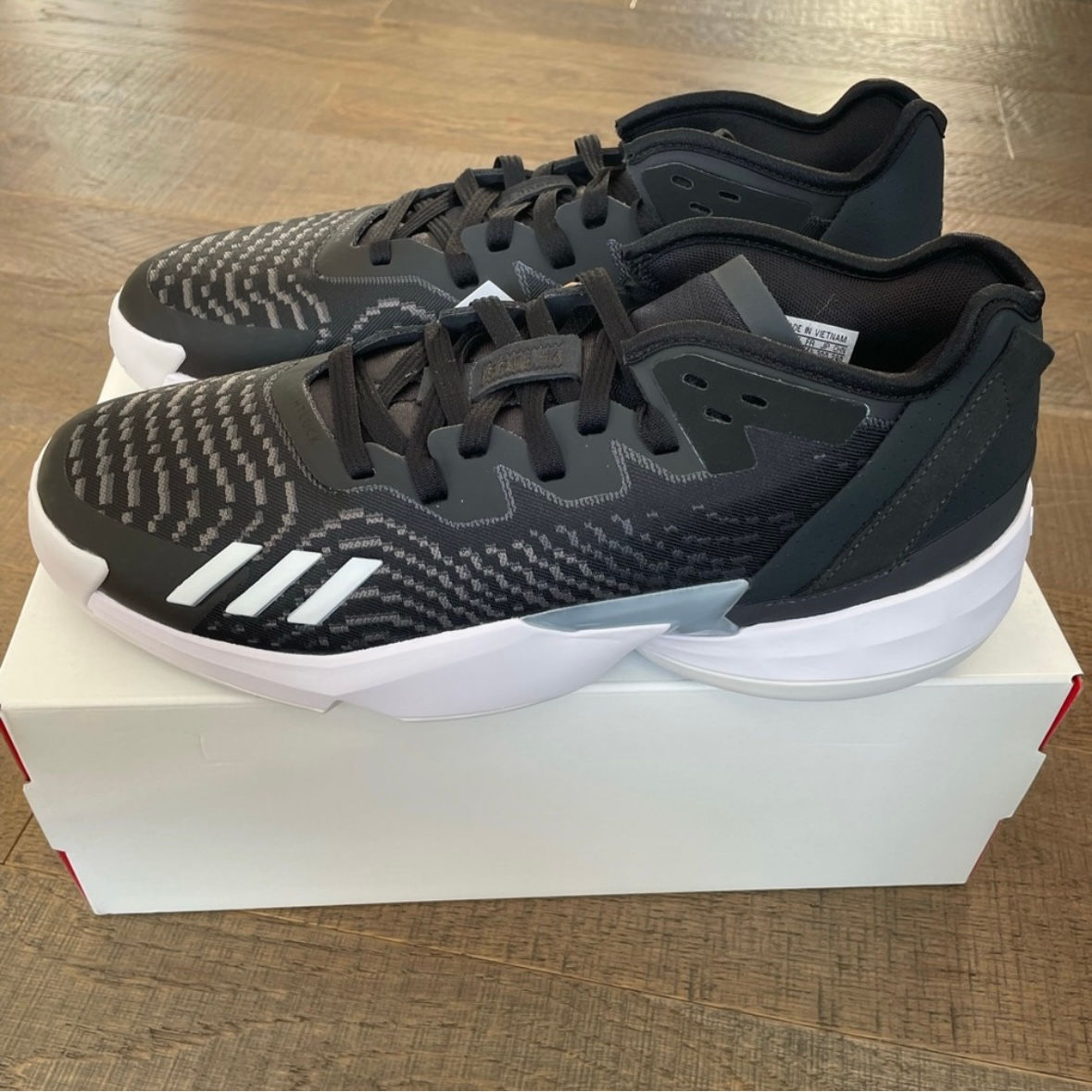 Adidas Men’s D.O.N. Issue 4 Basketball Shoes