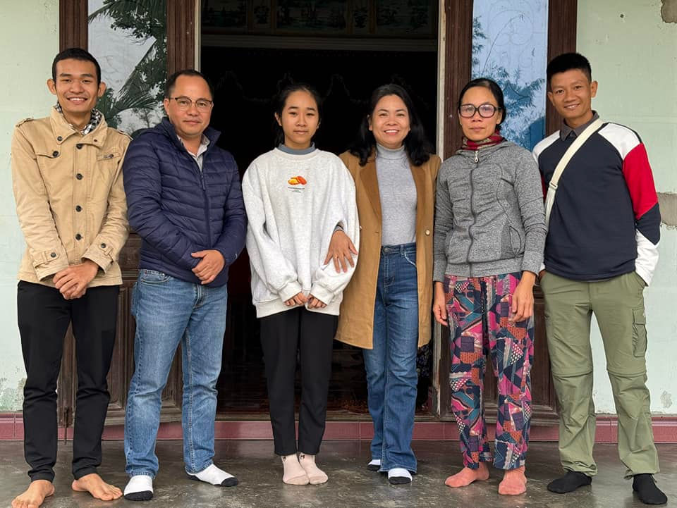 Thăm trẻ tại Huế