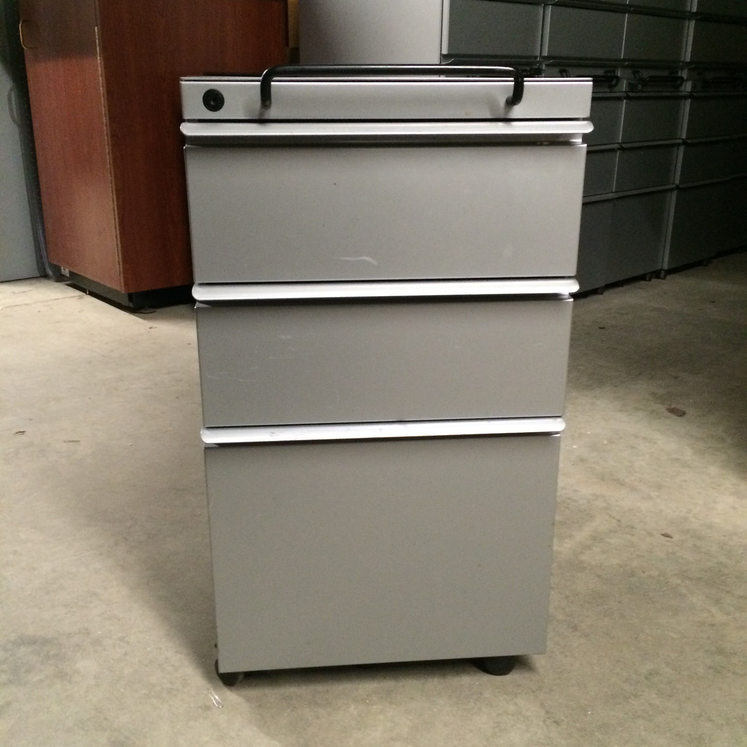 #61, Pre-Owned Knoll Mobile Pedestals