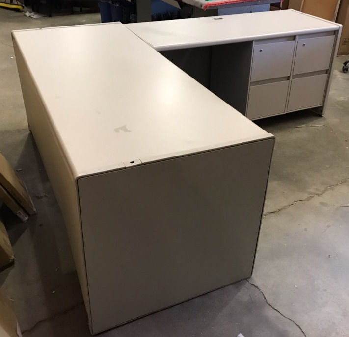 Thumbnail: #389, Pre-Owned Steelcase 9000 L-Shaped Desks | 75"W x 90"D