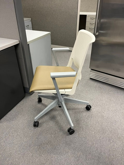 Thumbnail: #863, Pre-Owned Haworth Very Task Chair | Full Function