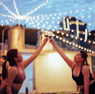 紅酒瑜伽《黑暗中，你與他的光反應》