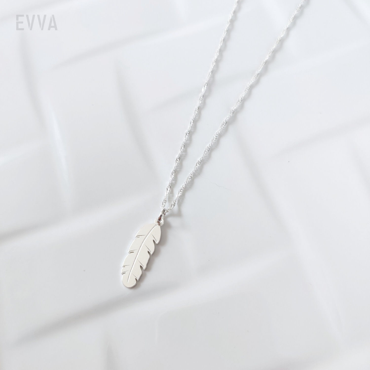 Collar Pluma