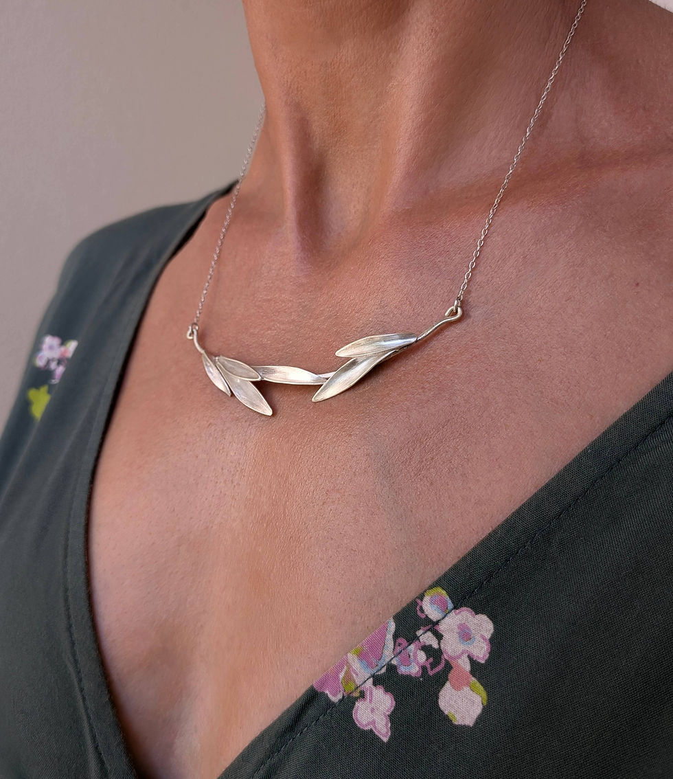 Silver Leaves Necklace (2)~2.jpg