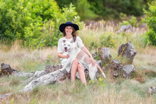 Hund und Mensch in der Heide