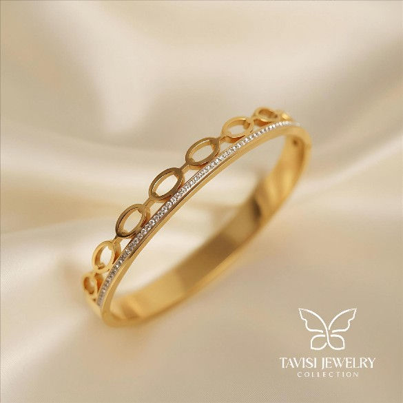 CZ Shine Line Bracelet – Closeup