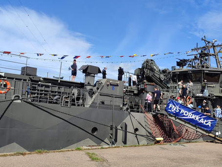 FNS Porkkala (91), Minenleger der finnischen Marine, bei den Kotkan Meripäivät