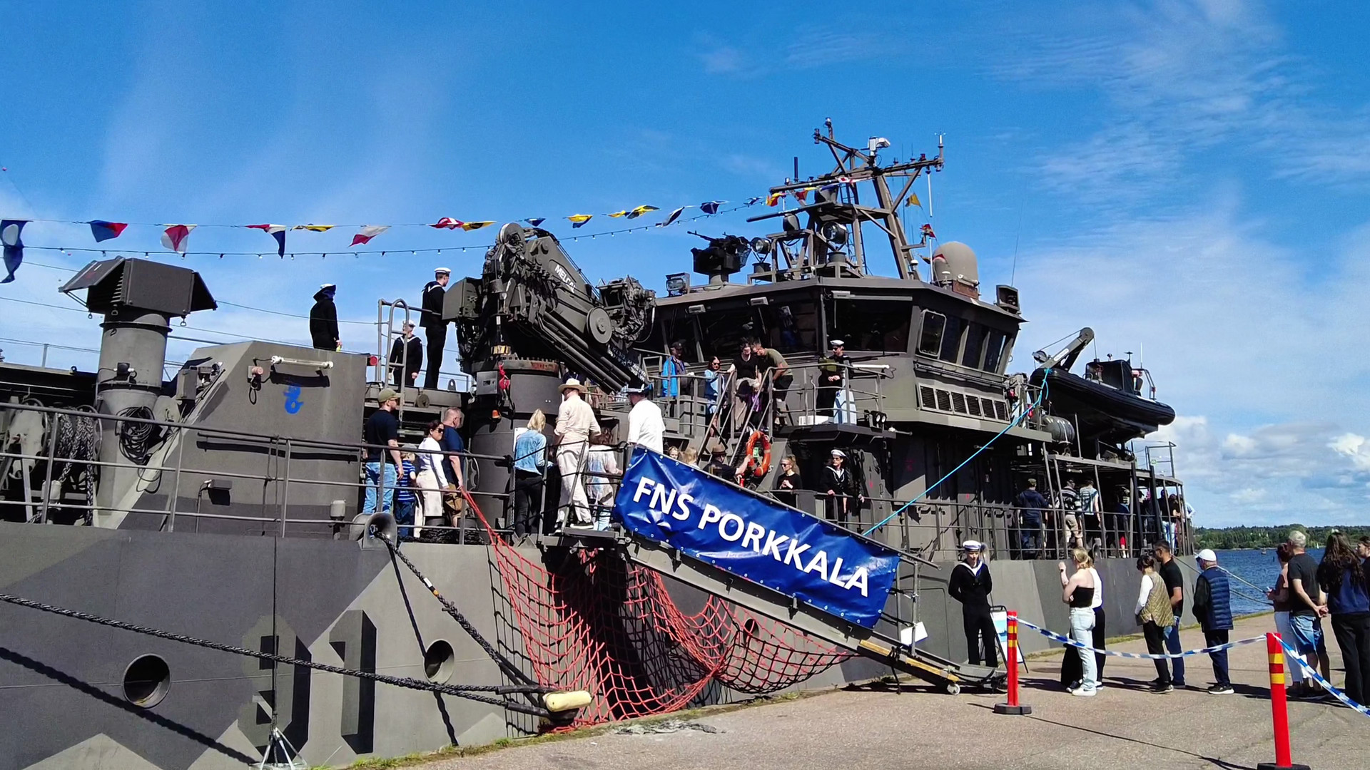 Deck und Aufbauten des Marineschiffs FNS Porkkala