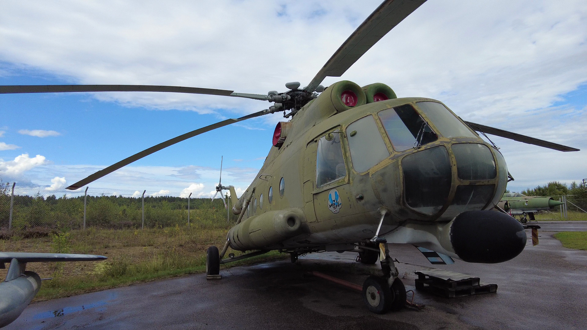 Mil Mi-8T HS-4 im Außenbereich des Karjalan ilmailumuseo