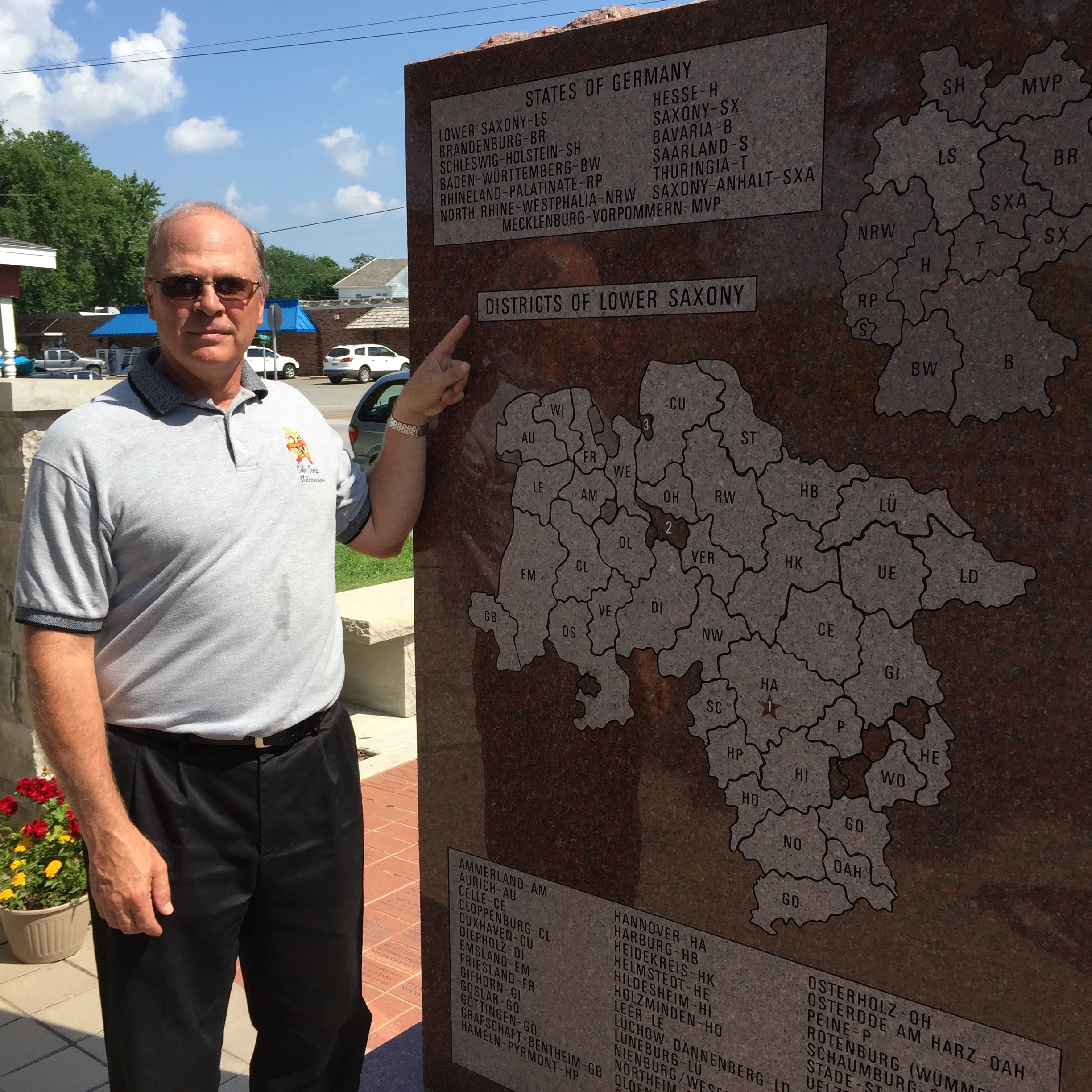 Impressive new Low German Memorial in Cole Camp, Missouri moinmoin