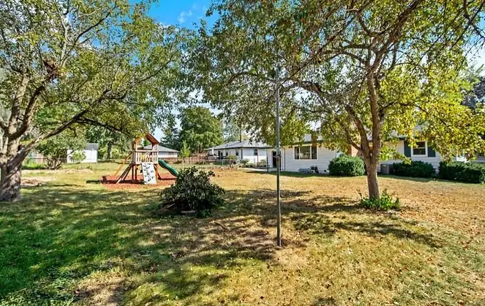 Property_Backyard 2.webp