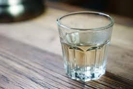 Astuce élimination: L'eau chaude au réveil