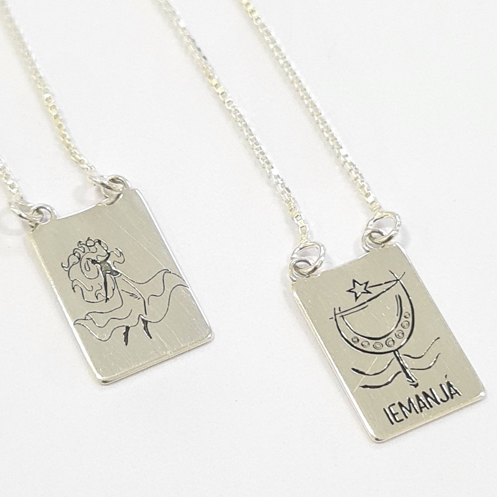 14ES1336 - Escapulario Orixás Iemanjá plaquinha 10x15mm na veneziana V15