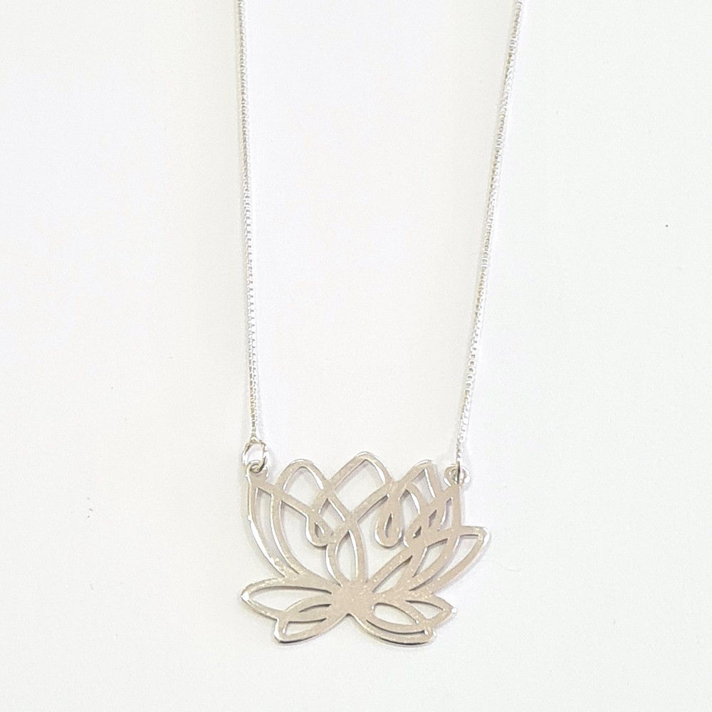 1GA1547 - Gargantilha flor de lotus lisa grande 20x24mm na veneziana V12