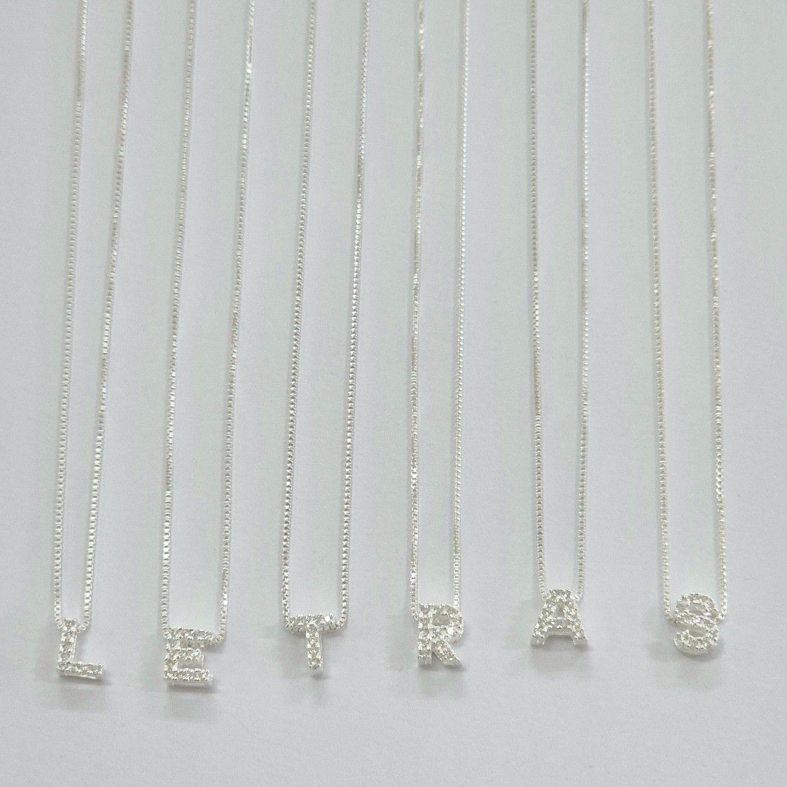 1GA2113 - Gargantilha letra pequena 6mm com zircônias na veneziana V12