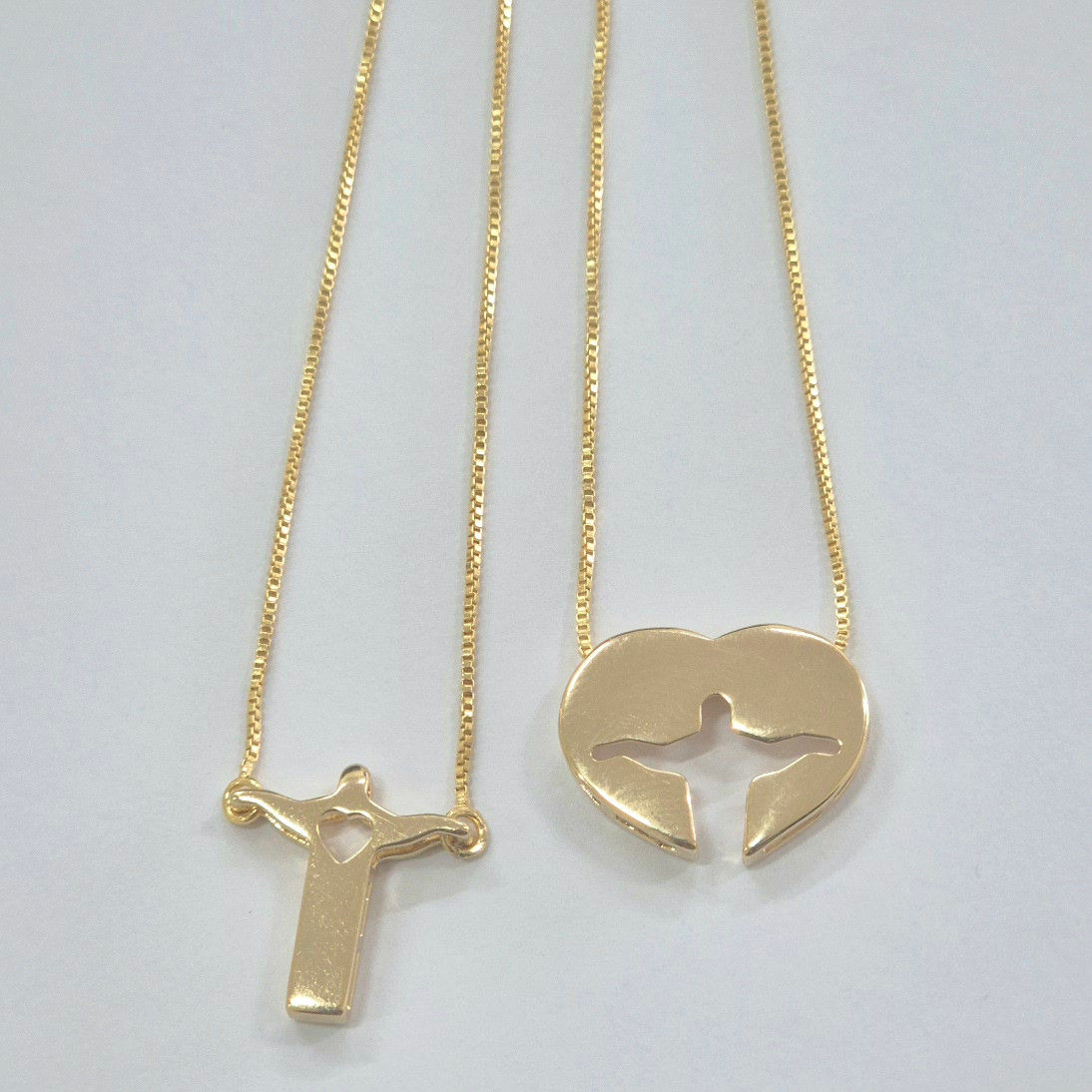 F1ES5010 - Folheado - Escapulário Cristo 15mm e coração Cristo vazado na V15