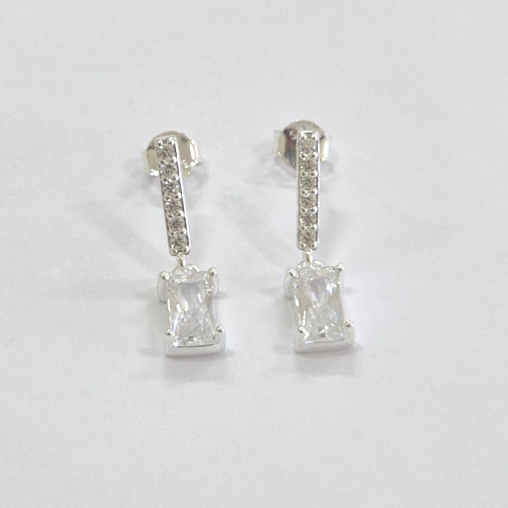 5BR2100 - Brinco palito 11mm com zircônias e baguete 4x8mm - Total 22mm
