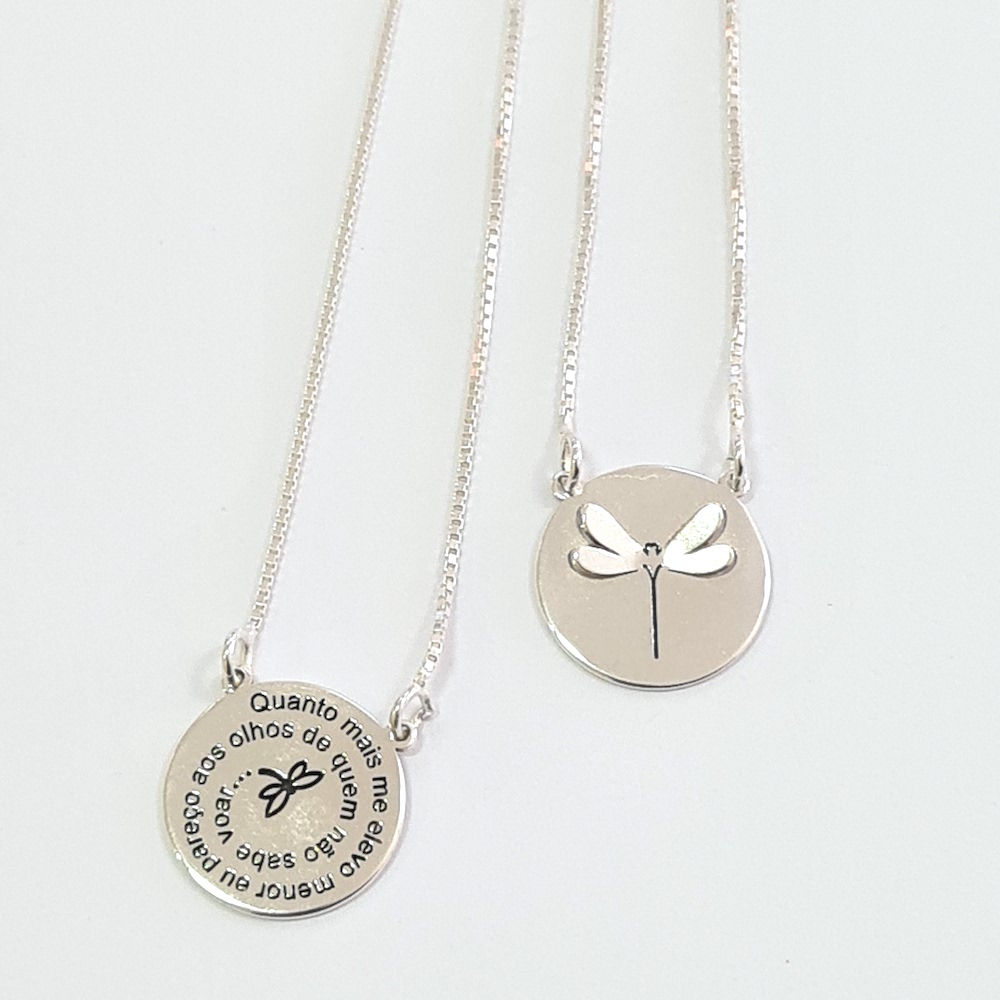 1ES1565 - Escapulário medalhas 15mm libélula e "Quanto mais me elevo..." na V15