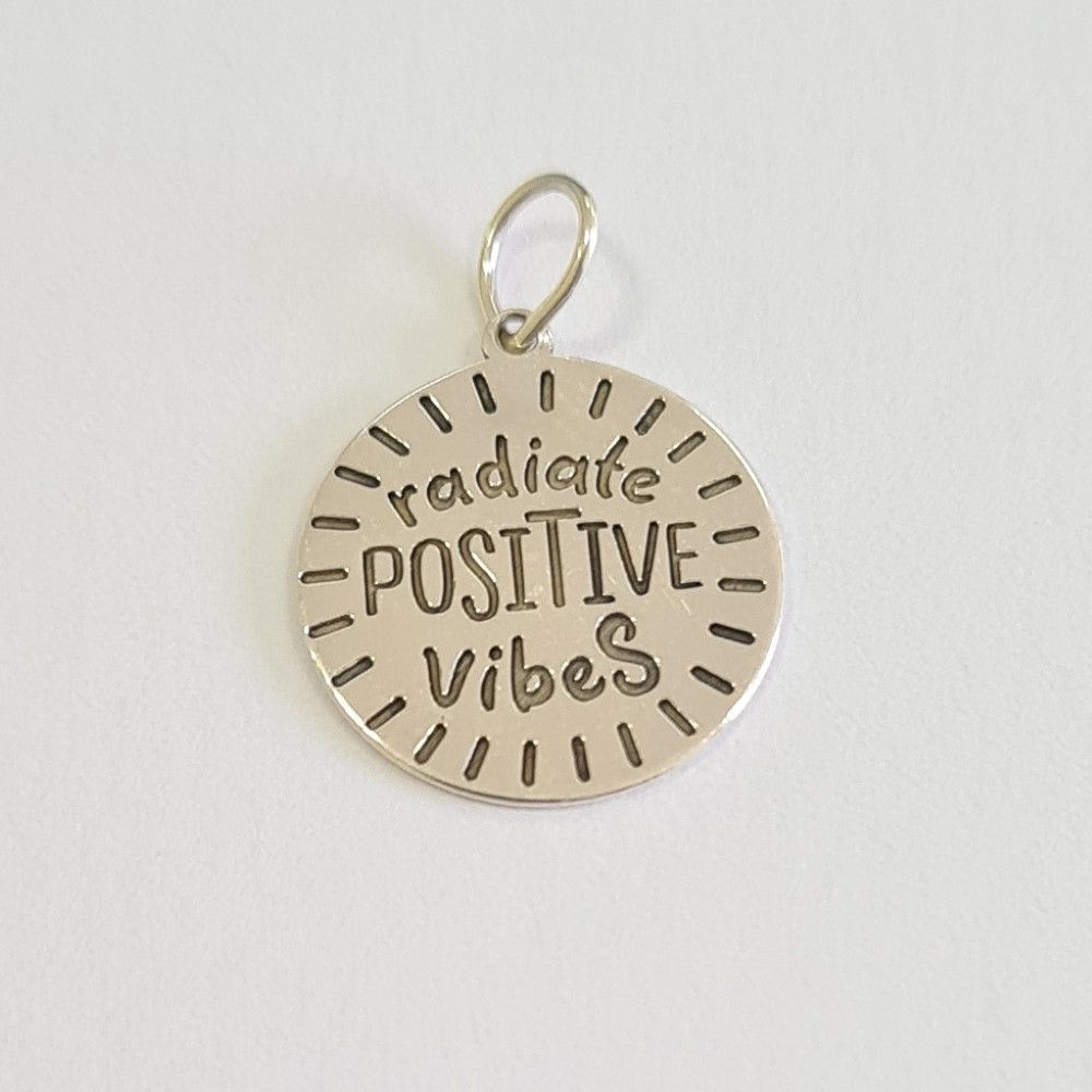10PG1287 - Pingente medalha 15mm Radiate Positive Vibes