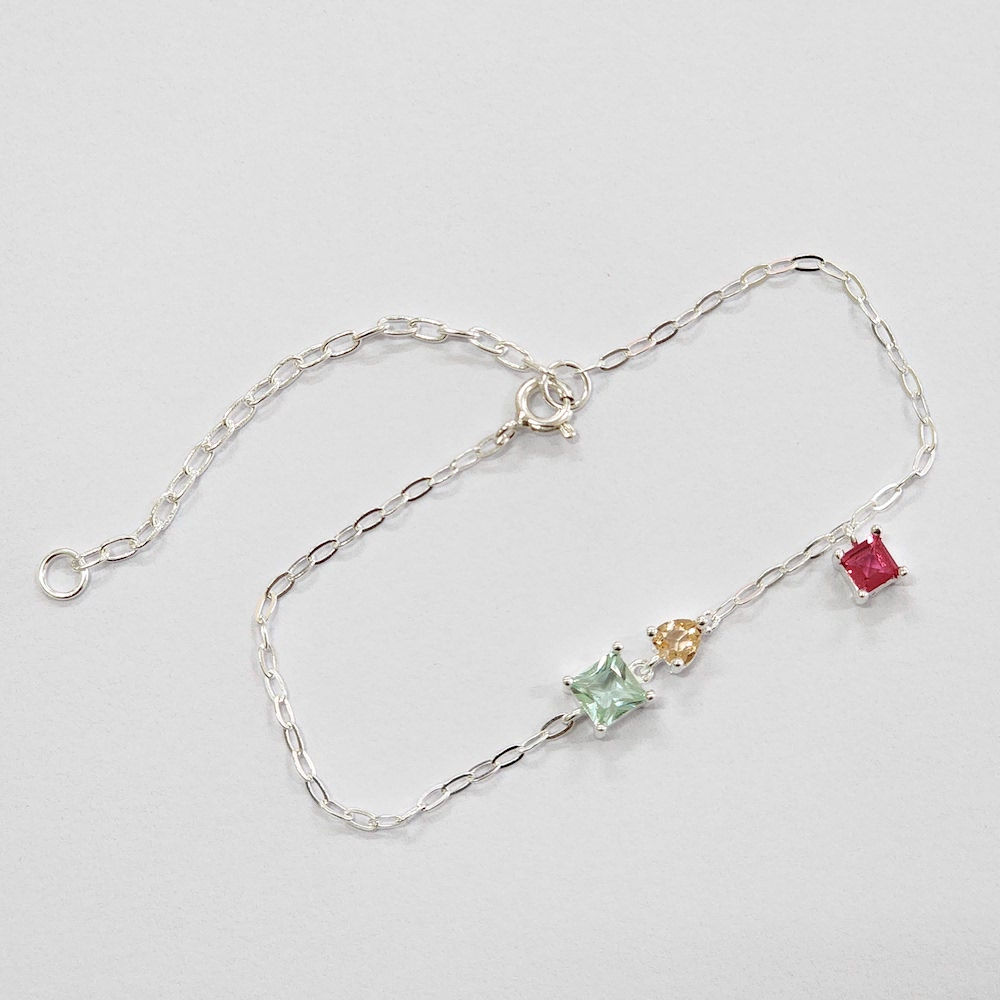 12PL1845 - Pulseira zircônia quadrada 5mm, coração 4mm  e quadrada 4mm pendurada