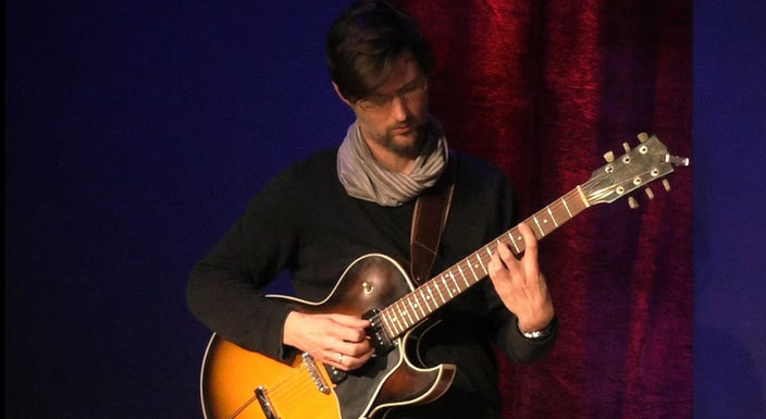 feat.
Florian Trübsbach - Saxophone
Philipp Brämswig - Guitar
Matthias Akeo Nowak - Bass
Jonas Sorgenfrei - Drums