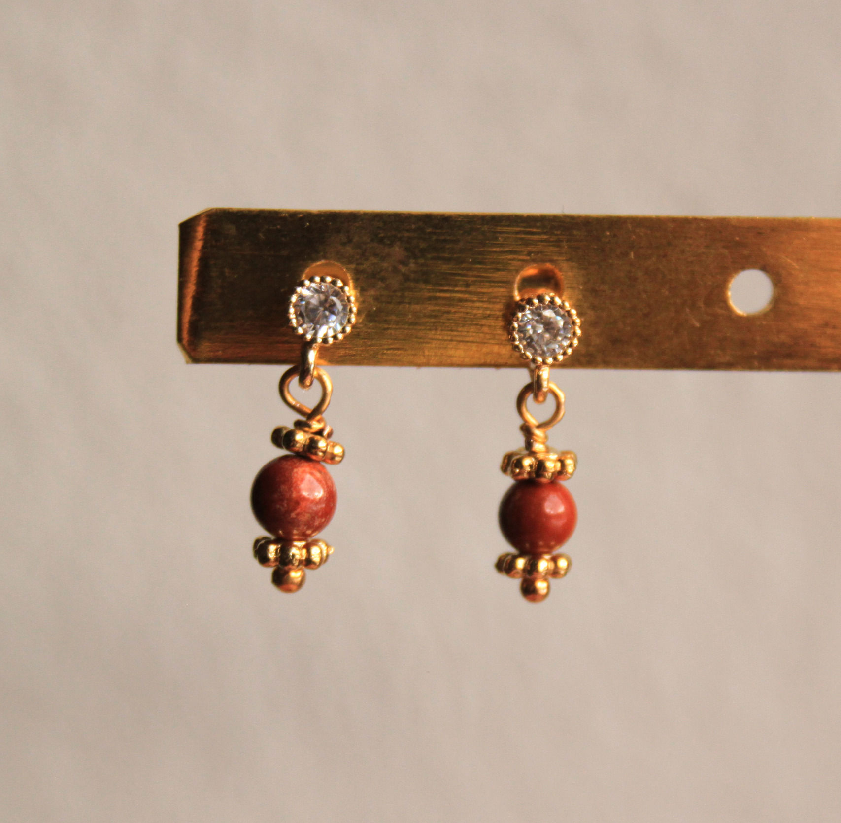 Boucles strass jaspe rouge