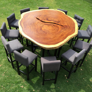 Mesa de parota 12 personas con bancos capitoneados