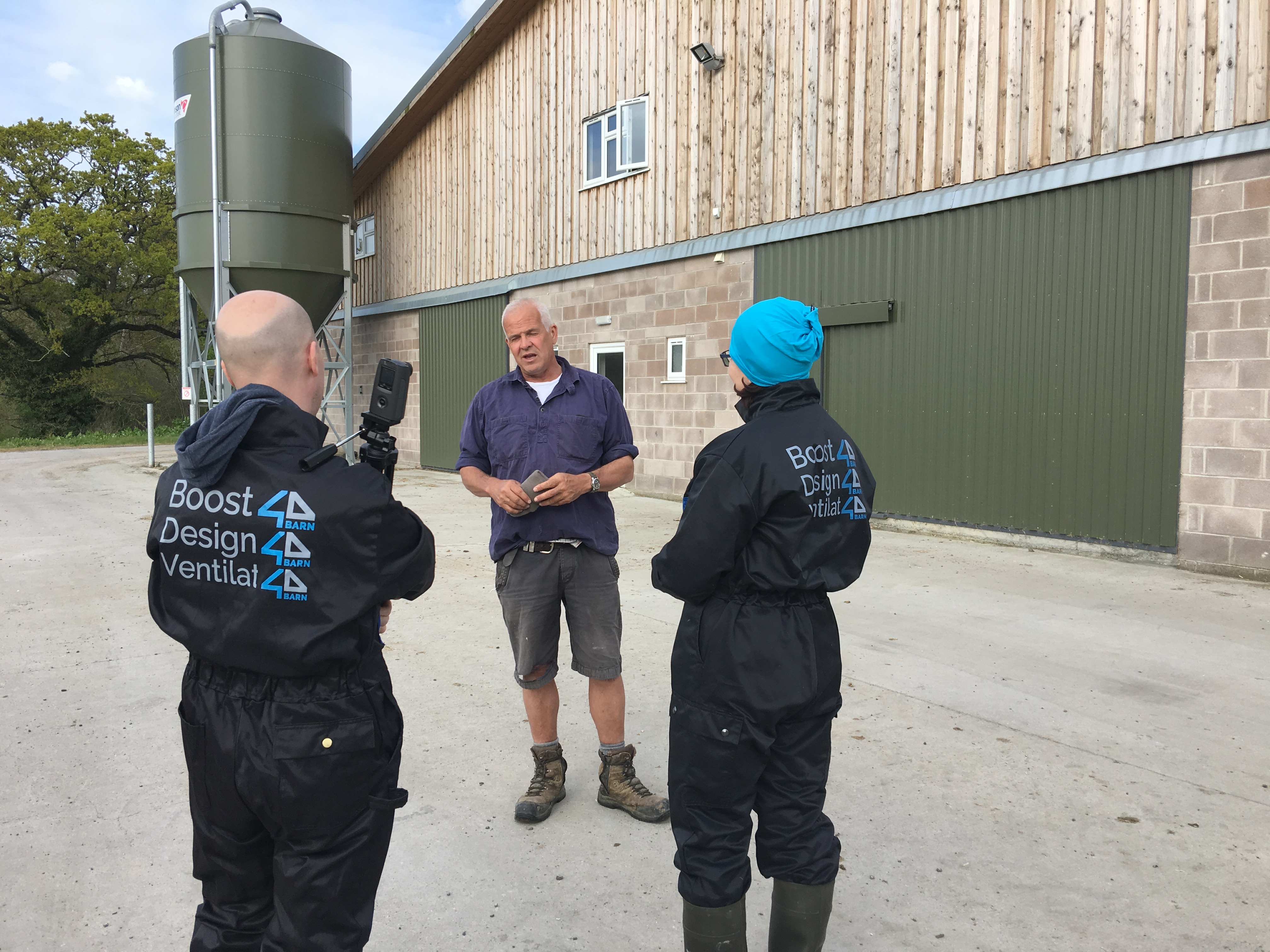 Benchmarking UK robot dairy unit