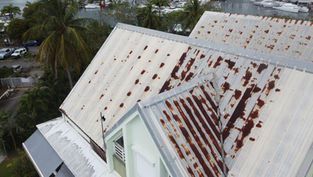 Rouille sur toiture en tôle : pourquoi elle apparaît et comment l’éviter en Guadeloupe