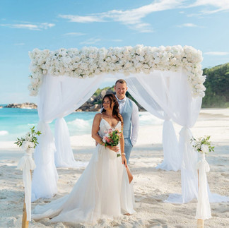 Pavilion with bride and groom