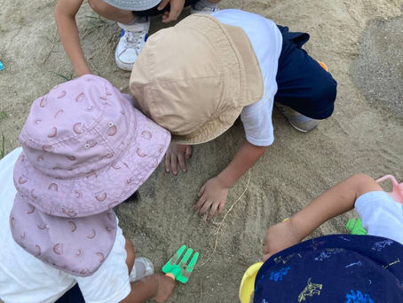 大好きな砂遊び🎶