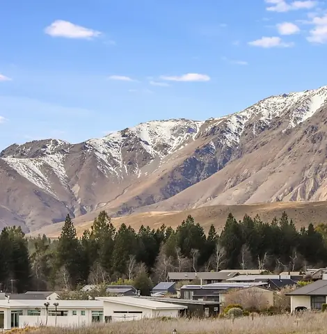 Snow-capped mountains above the Lake Tekapo neighbourhood near The Star Yard