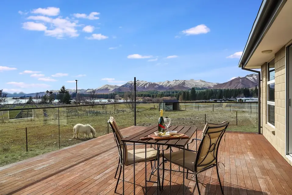 Wraparound deck with mountain views and a pony next door, The Star Yard, Lake Tekapo