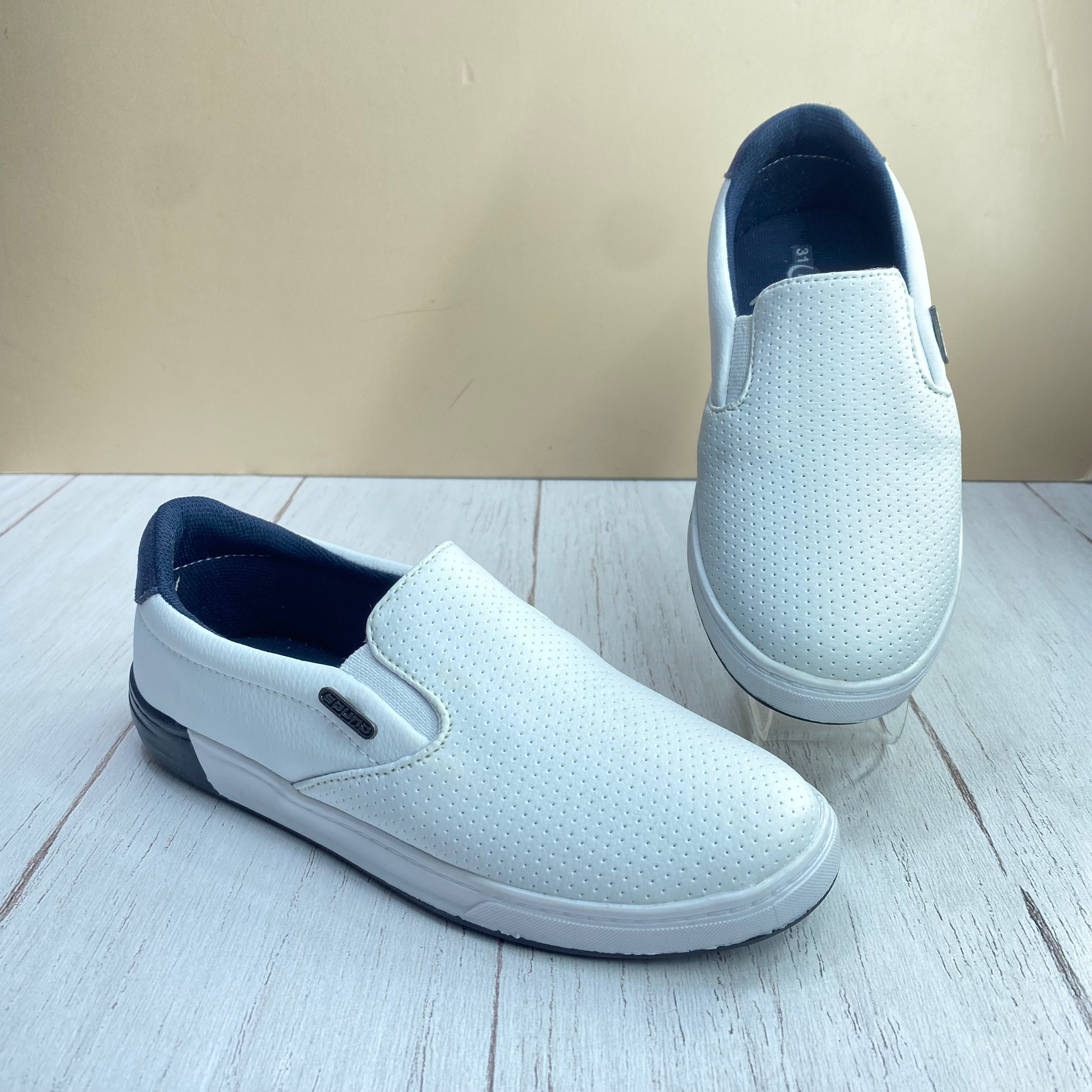 ZAPATOS DE METER BLANCOS CON PLANTA NEGRA