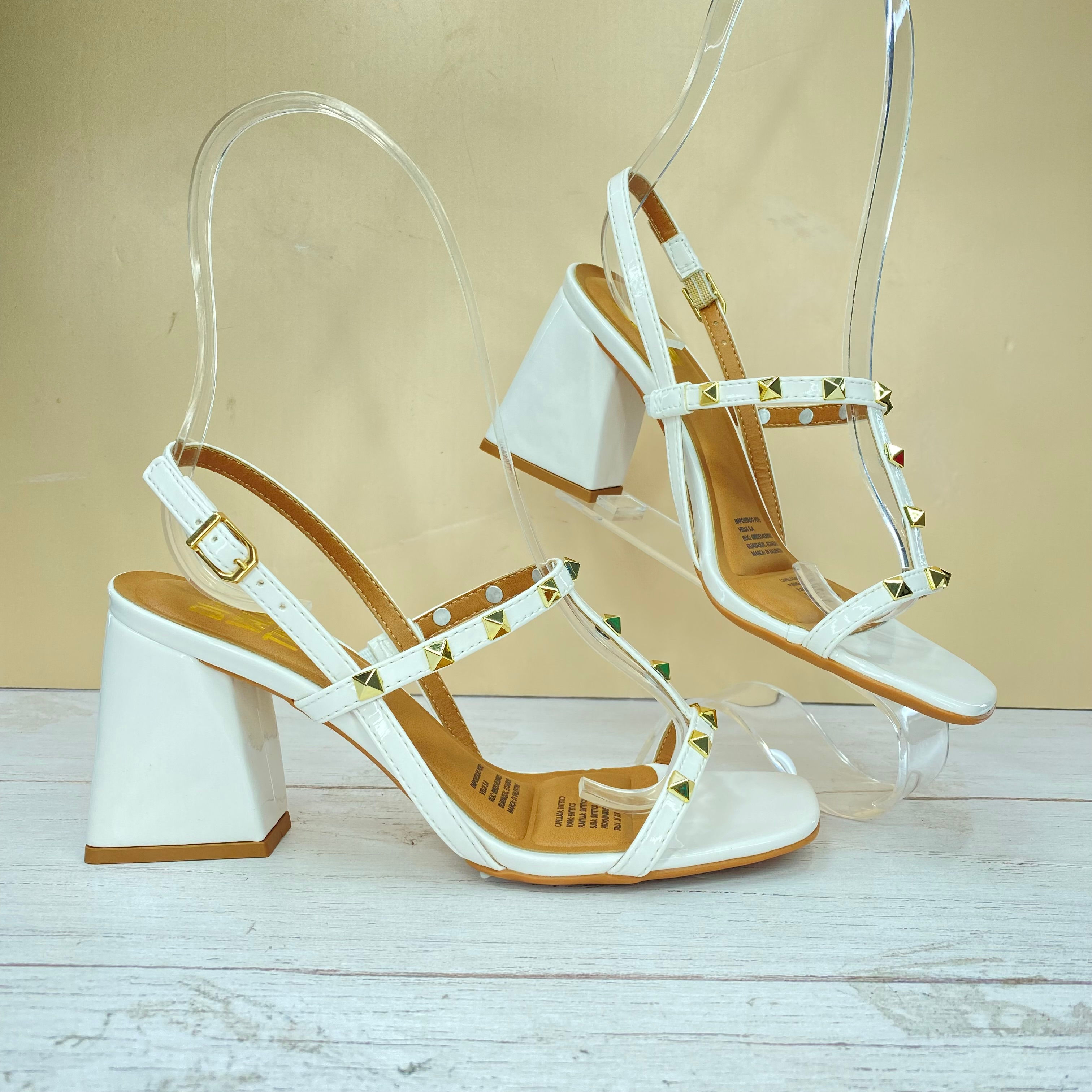 ZAPATO BLANCO VERNIZ TACO CUADRADO